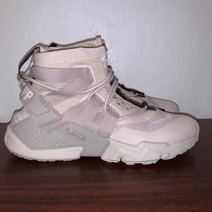 Men’s Nike Air Hurache Grip Size 10.5